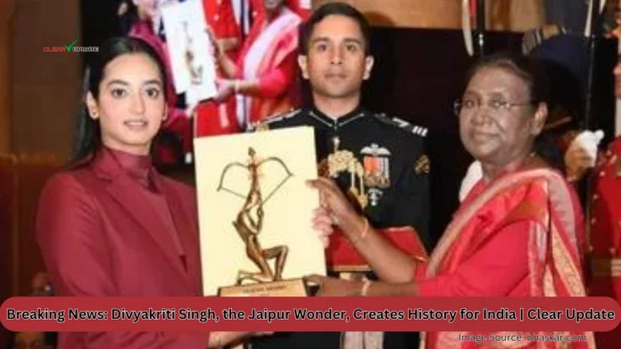 Divyakriti Singh receiving the Arjuna Award from President